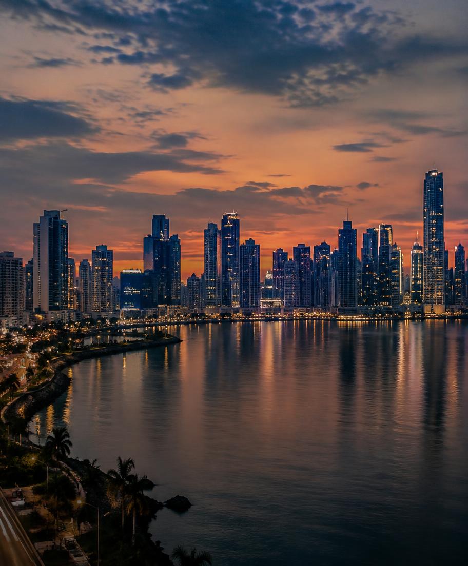 Skyline de la Ciudad de Panamá al atardecer